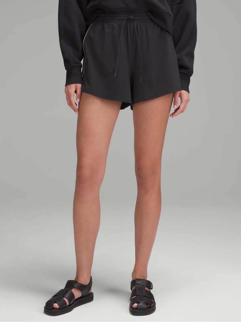 Lululemon Lightweight High-Rise Relaxed Shorts 3” Black/White Size 0